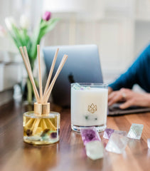 ALUMINATE LIFE 80-hour burn candle provides lengthy ambient support for work.