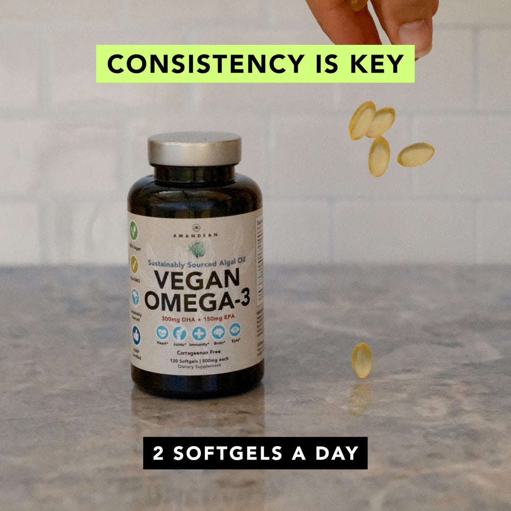 AMANDEAN algae DHA-EPA capsules being poured showcases easy daily intake.