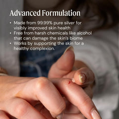 Ameo Life gel on hand skin absorbs quickly, leaving a refreshed feel.