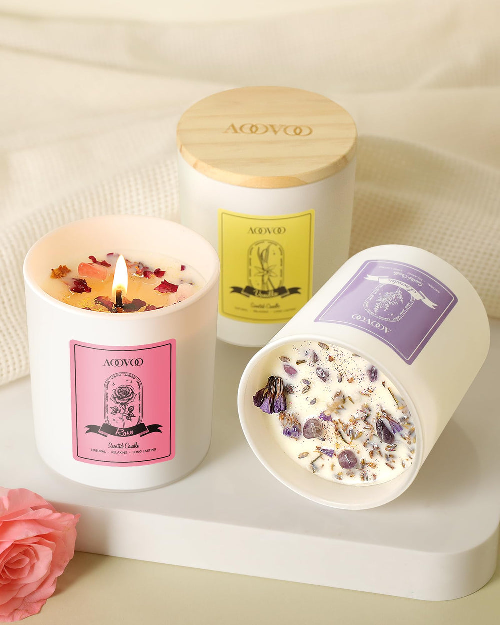 AOOVOO Lavender aromatherapy candle for relaxation and sleep.