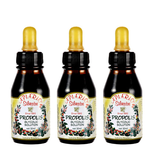 Apiario Silvestre Green Propolis bottle close-up highlighting immune support potential