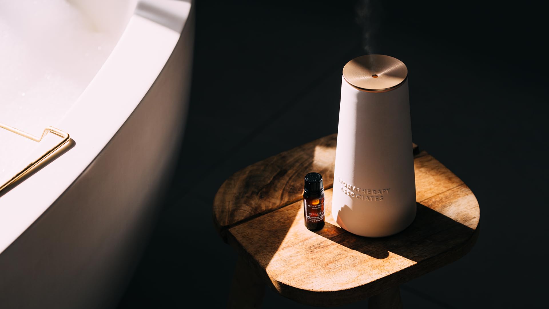 Sandalwood-note adds warmth to the Deep Relax composition.