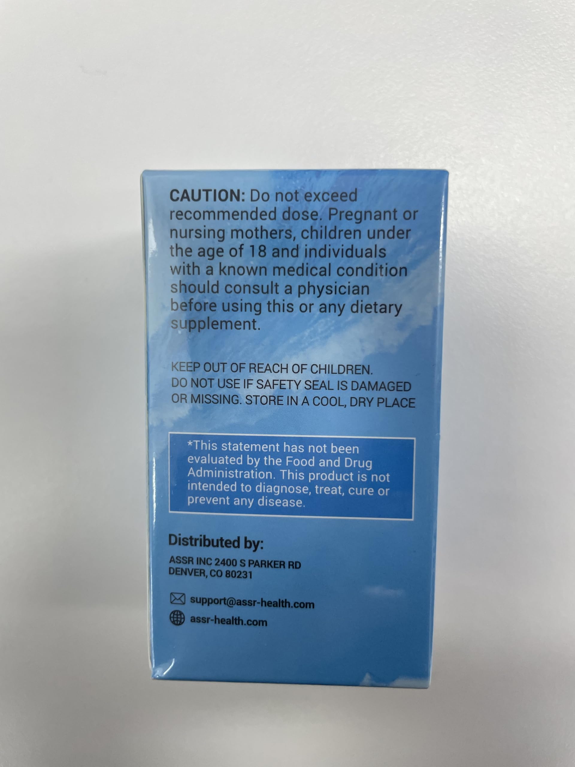 Capsules close-up show glycinate, malate, and citrate for better absorption.