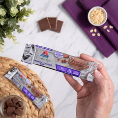 Atkins Endulge Crunchalicious bar, 100 calories panel, mindful indulgence.