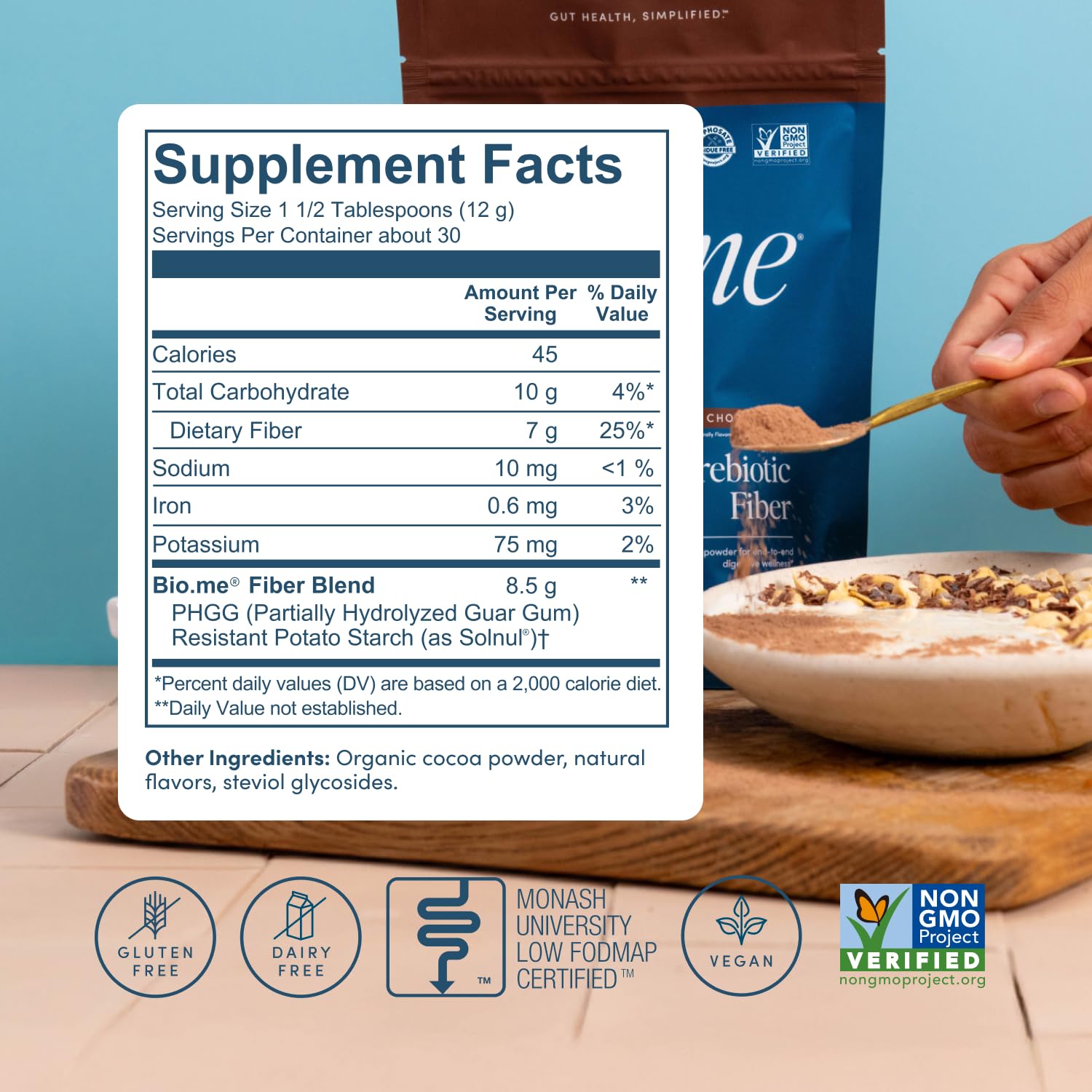 Dissolving Bio.me chocolate fiber into smoothie for convenient daily fiber.