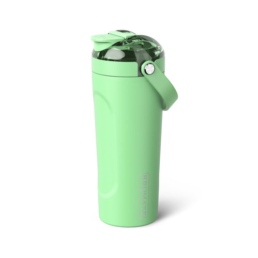 BrüMate MultiShaker with magnet lid for fast, spill-free shakes.