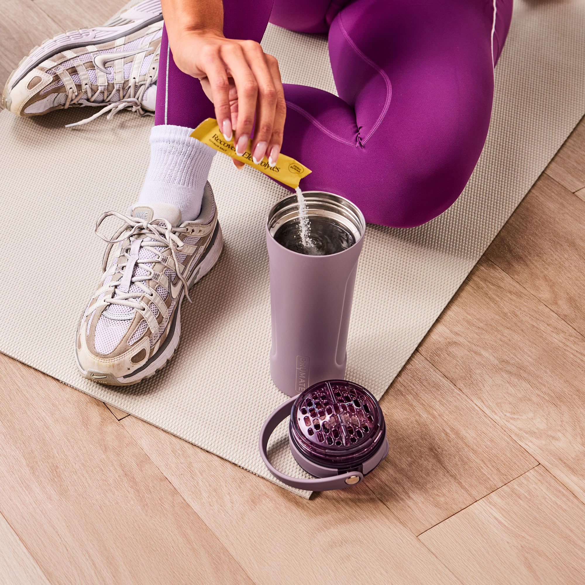 BrüMate MultiShaker soft-grip sides and easy-carry handle enhance grip.