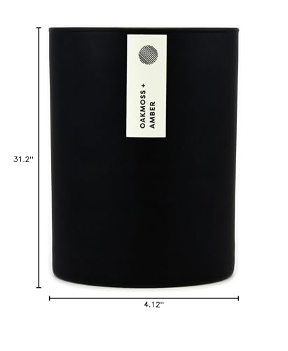 Calyan Oakmoss Amber candle soy wax closeup with clean burn promise