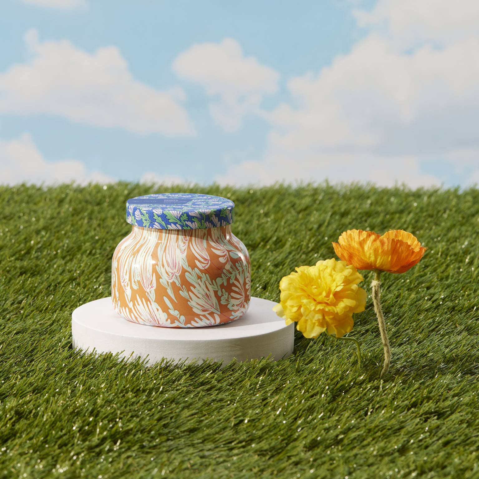 Capri Blue Havana Vanilla glass jar candle releases vanilla, bergamot and sandalwood notes.
