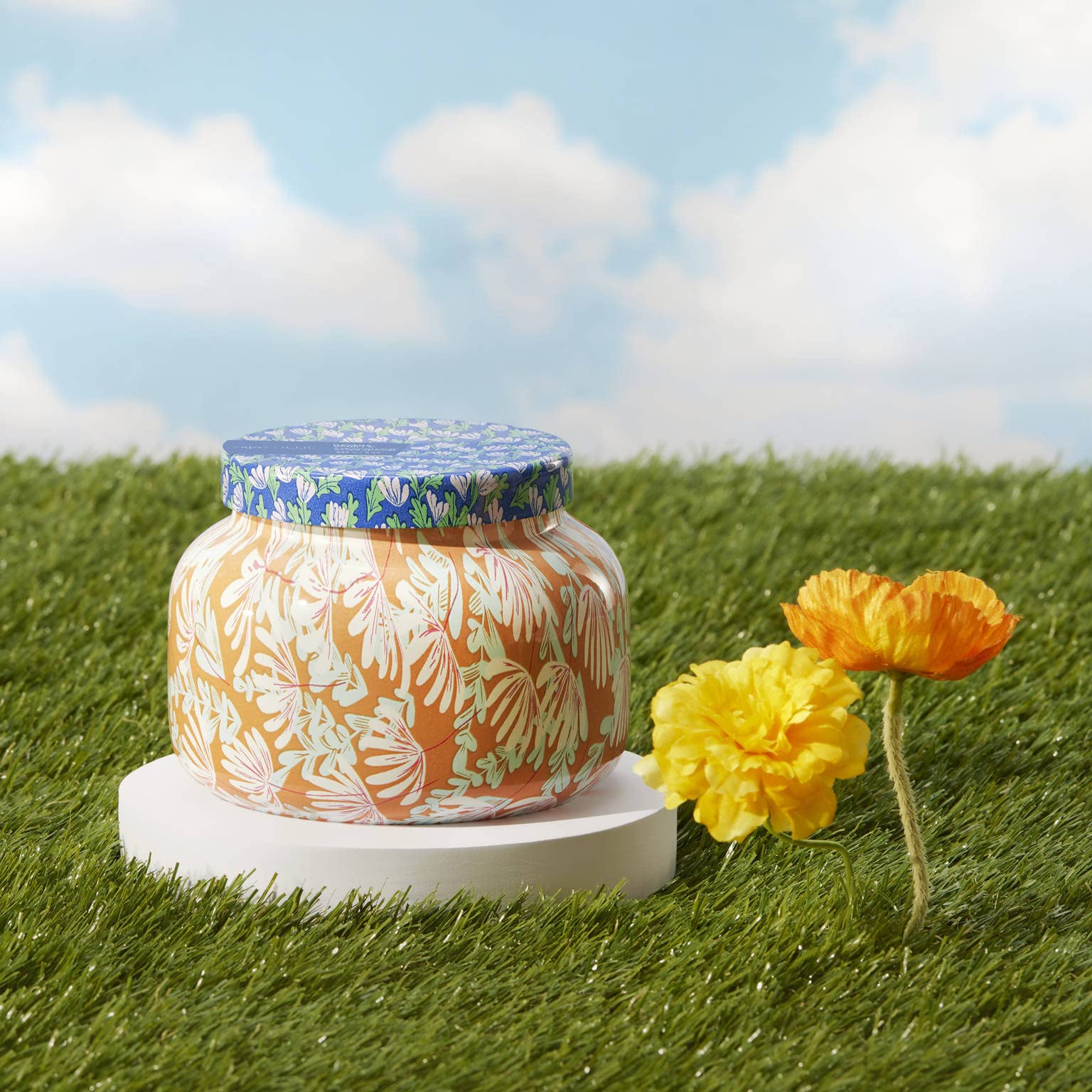 Capri Blue Havana Vanilla jar delivers warm vanilla aroma with cozy ambiance.