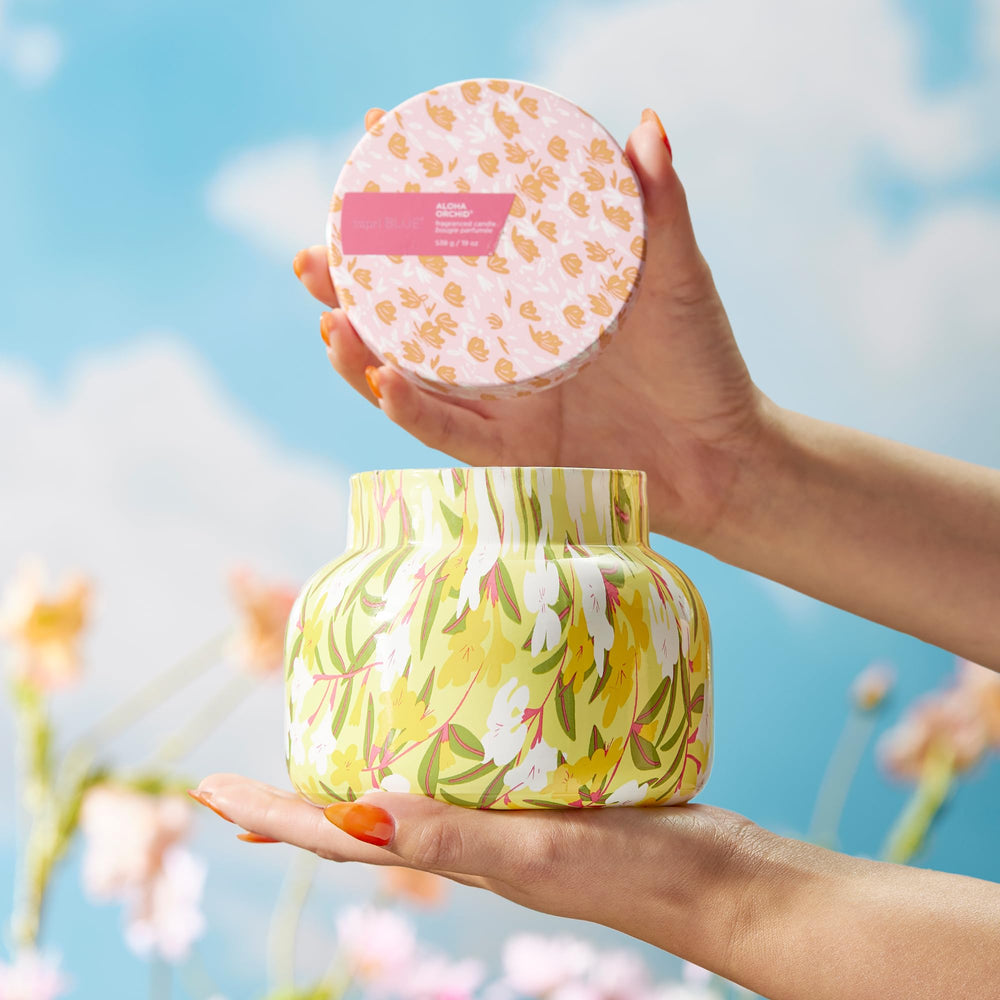 Capri Blue soy wax blend delivers smooth burn and strong fragrance throw.