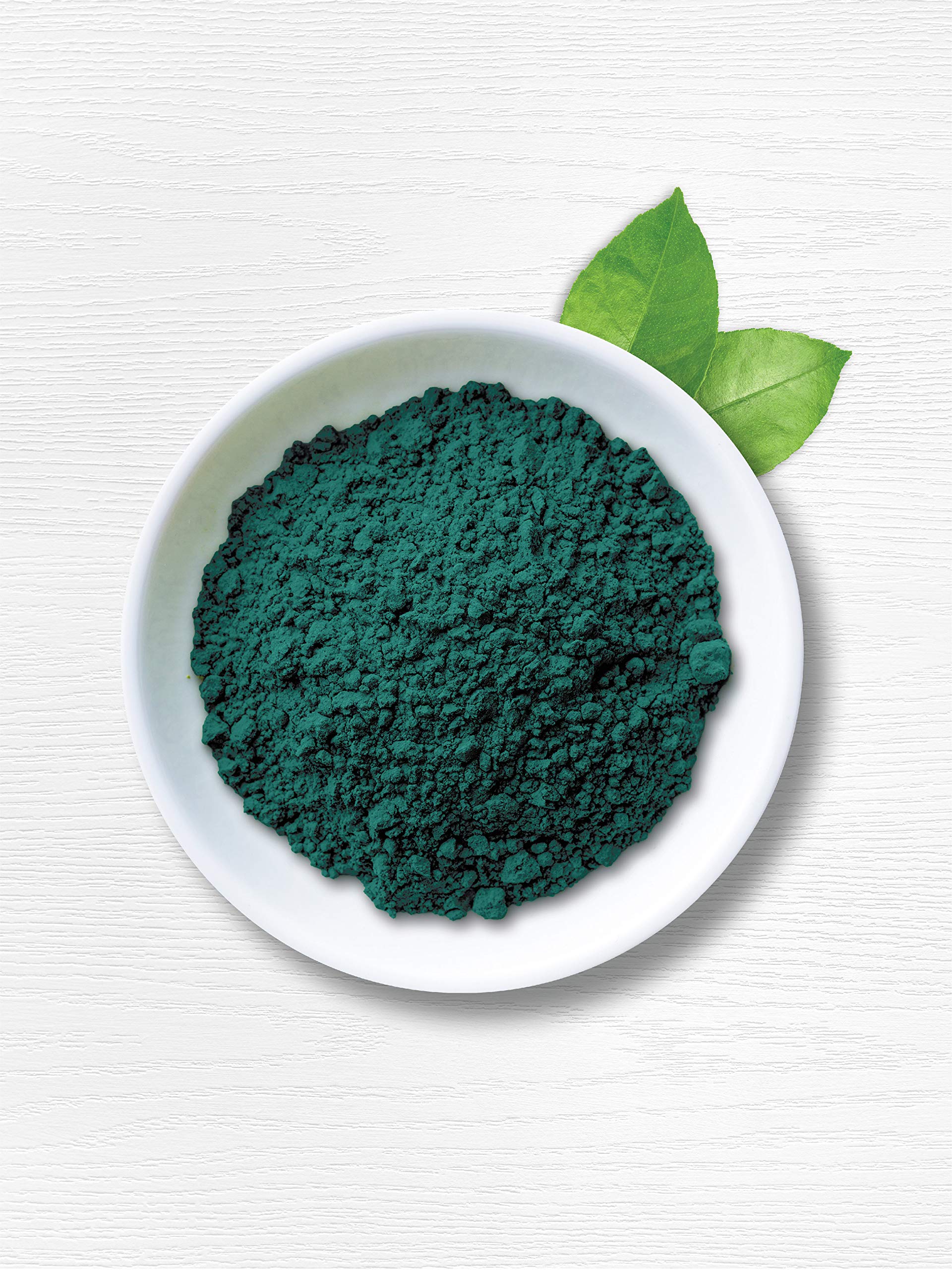 Carlyle Spirulina powder in glass with citrus drink