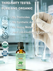 Close-up of CHDGSJ peppermint oil for skin use and refreshment.