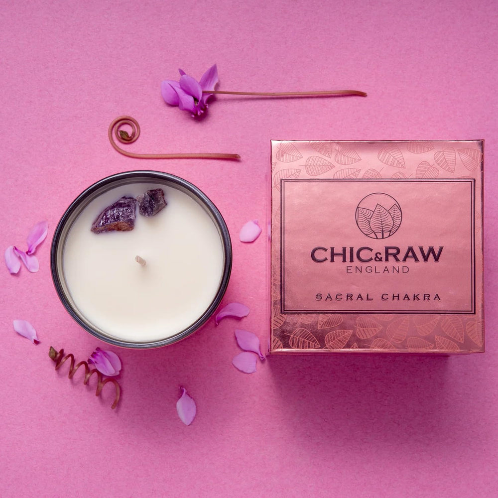 Chic & Raw long-burn soy candle offering up to 40 hours of ambiance