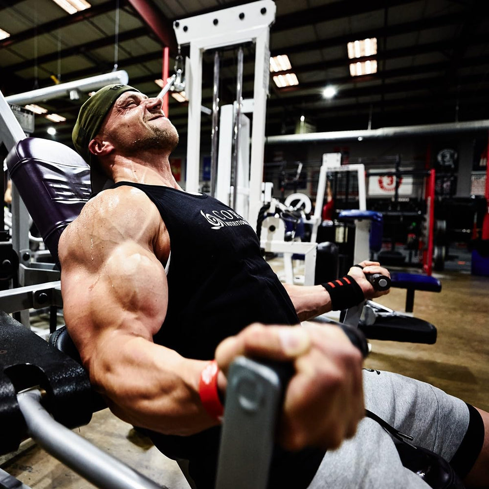 Grow Mass Gainer powder beside shaker cup illustrating whole-food oat-based carbs.