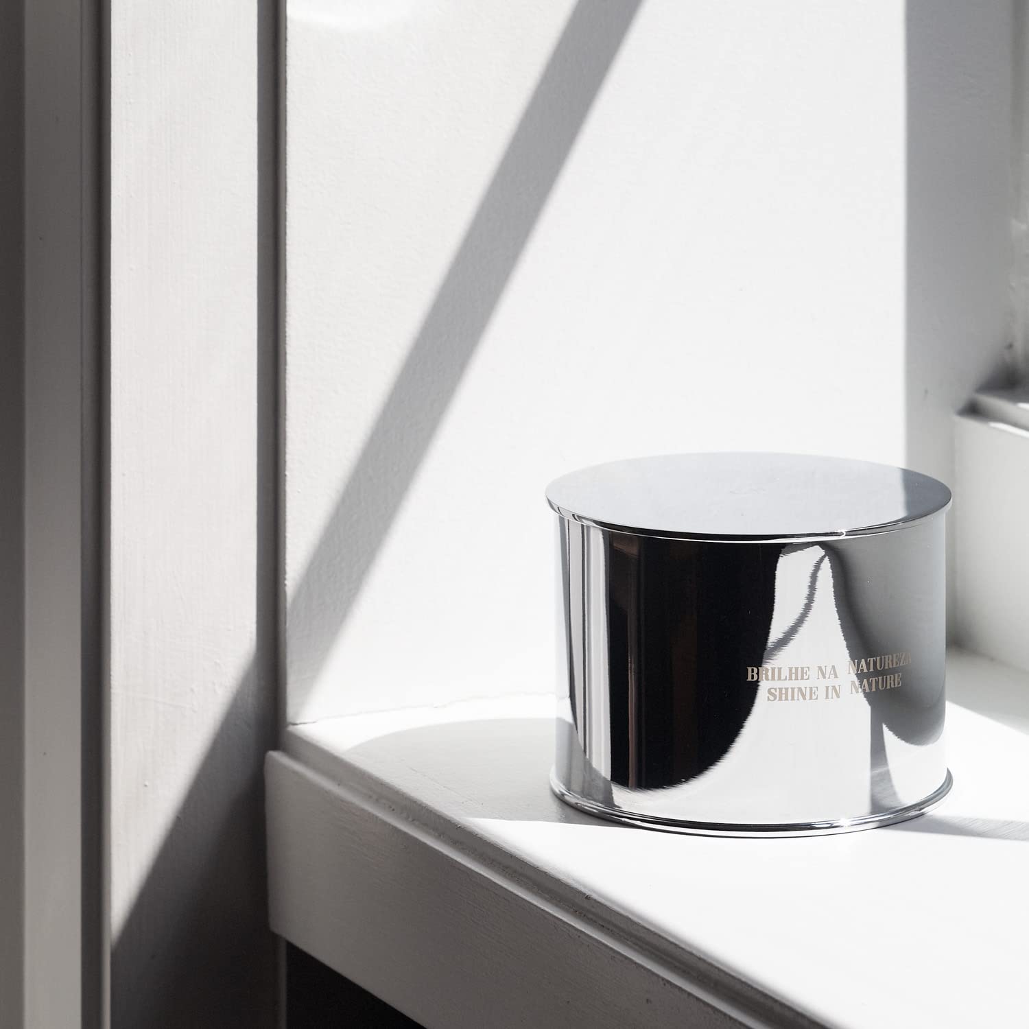 Costa Brazil Vela Candle Breu resin notes enrich room atmosphere