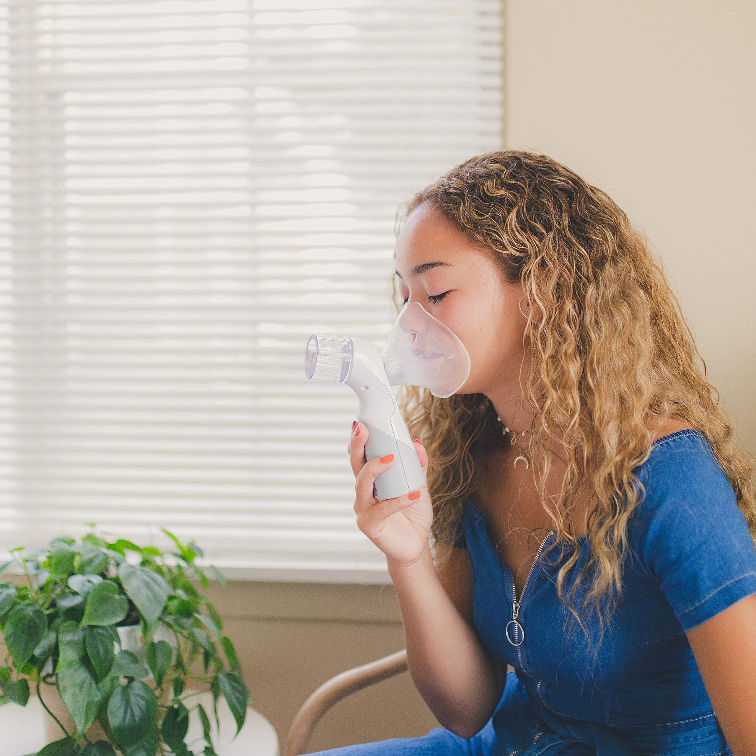 Crane inhaler carry bag for travel convenience