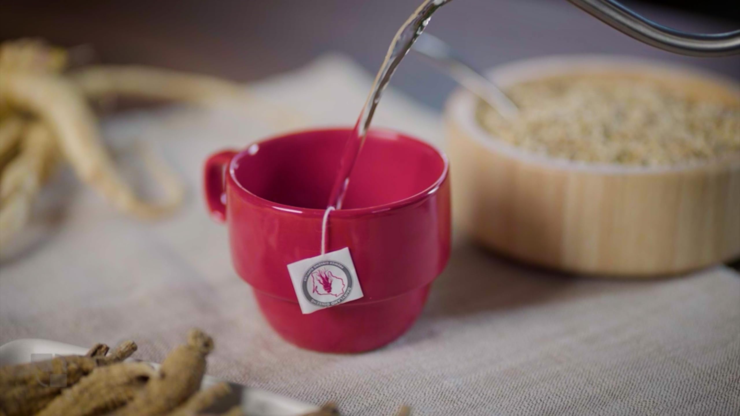 Tea bags visible inside the box for easy use.