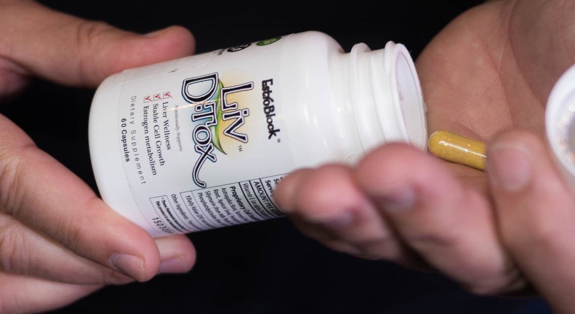Liv D-Tox label close-up confirming vegan capsules and USA production