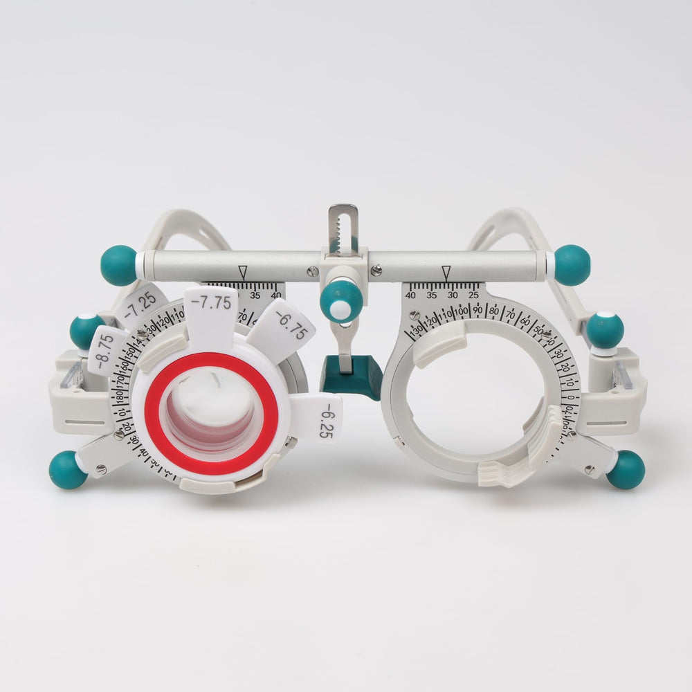 Dhoptical inter-eye distance ruler integrated for precise measurements.