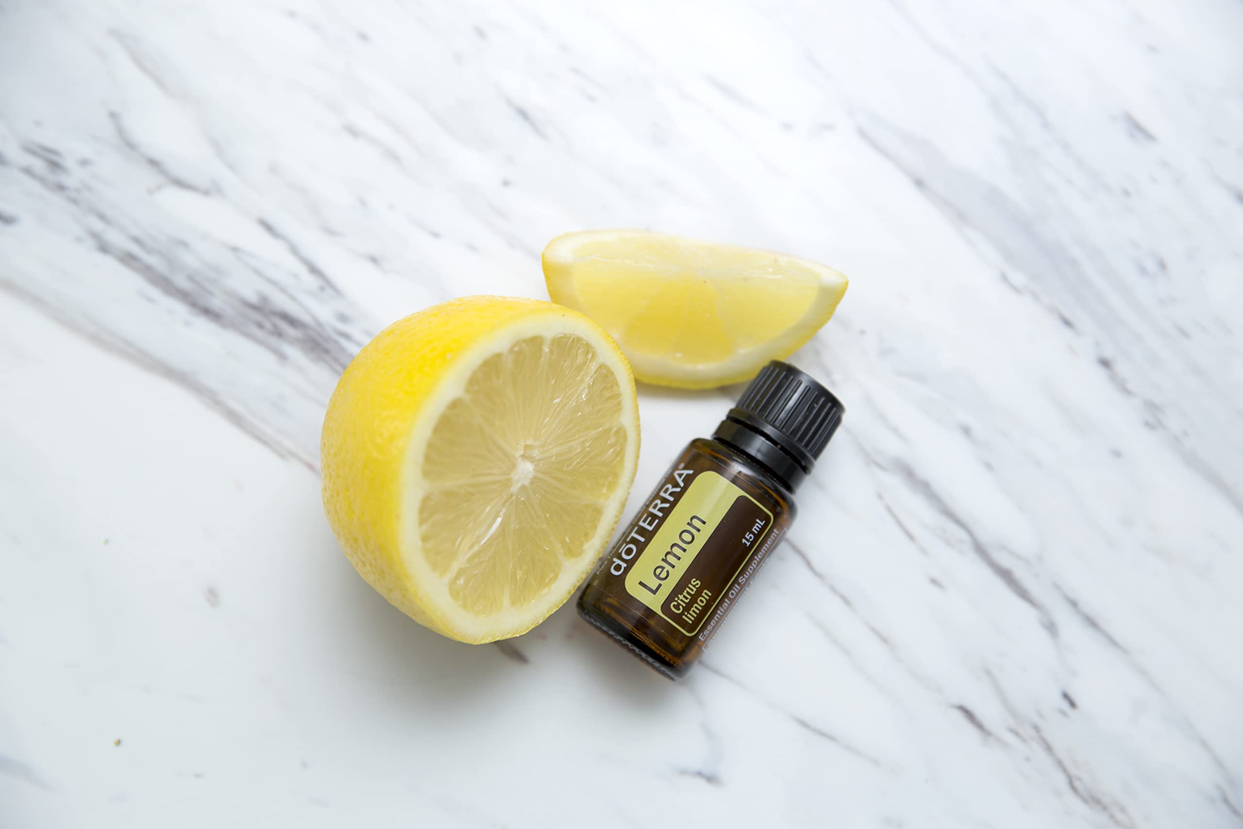 doTERRA Lemon essential oil 15 ml bottle side view and compact packaging