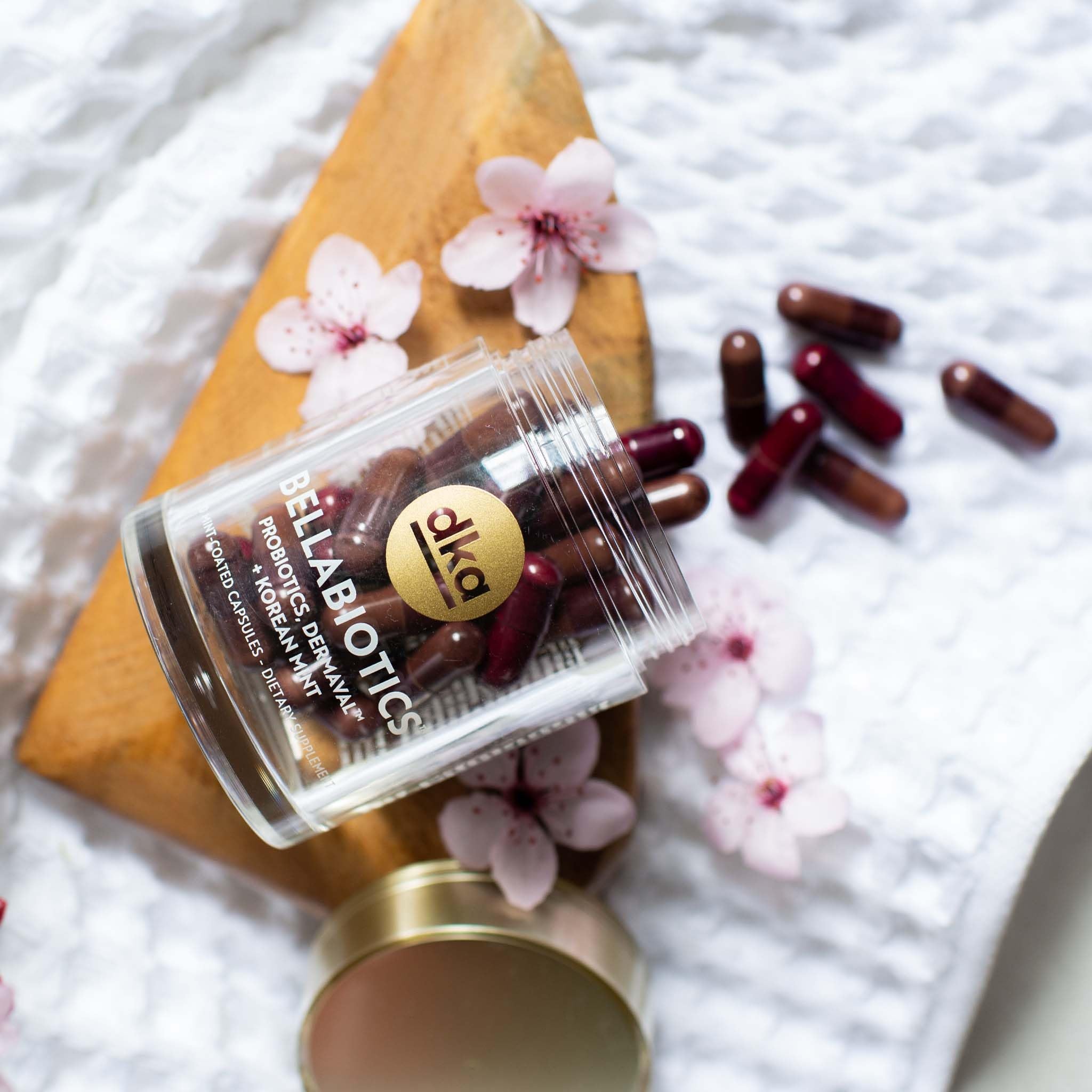 Dr. Kellyann Bellabiotics-capsules-pour reveals convenient capsules for digestive comfort.