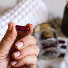 Dr. Kellyann Bellabiotics-label-closeup showcases probiotic blend for skin elasticity.