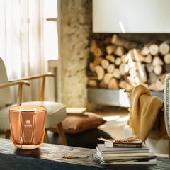 Oro Oud Nobile fragrance centerpiece ideal for living rooms and workspaces.