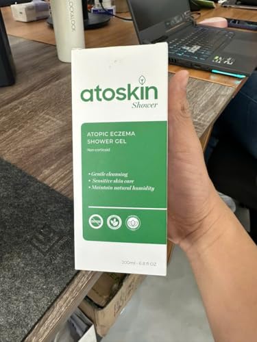 Dratoskin Atoskin shower gel pour shows a mild lather for daily use.