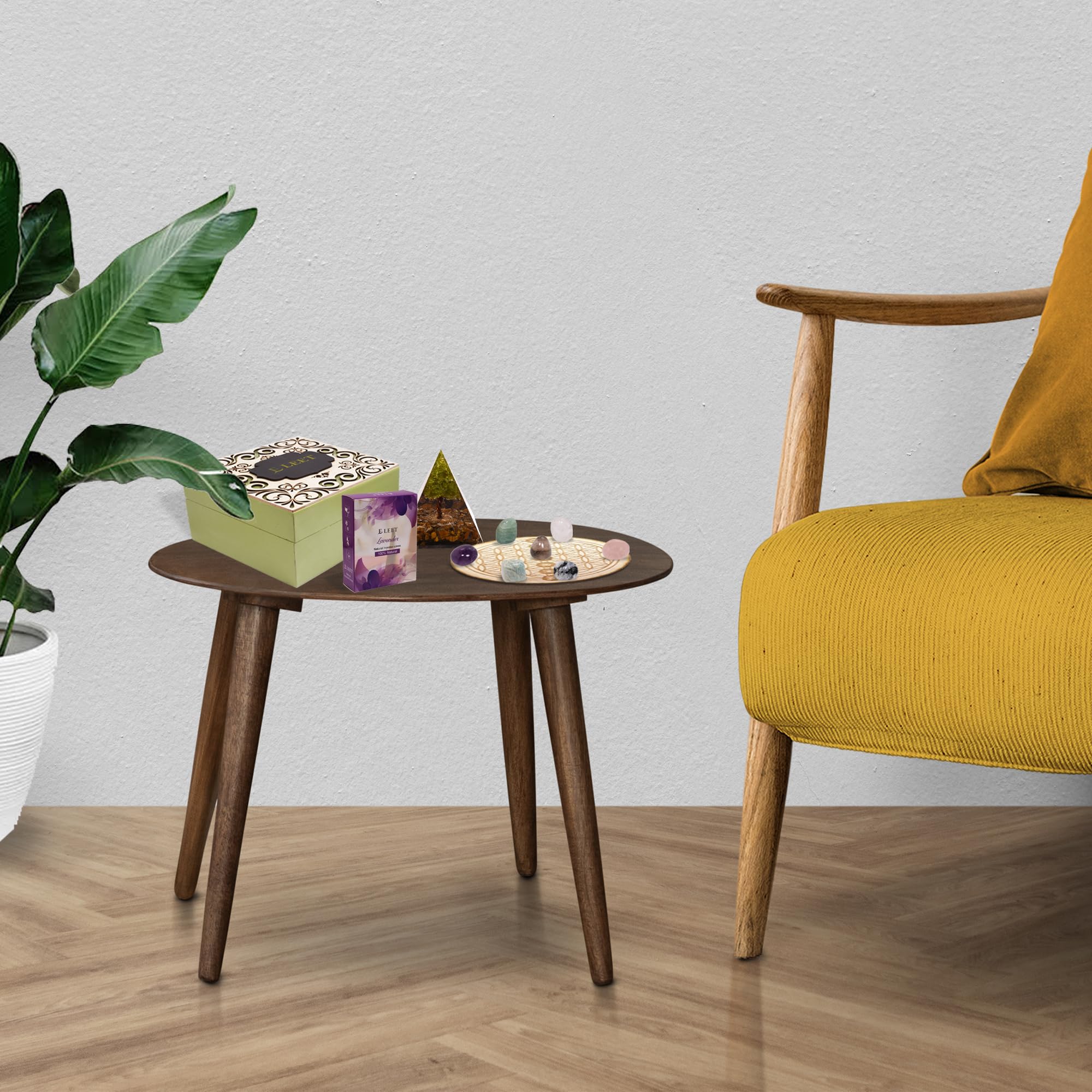 Eleet palo santo sticks for cleansing space and inviting peaceful energy.