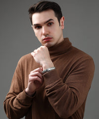 Emmori silver magnetic bracelet highlighting durable, hypoallergenic stainless steel and smooth finish.