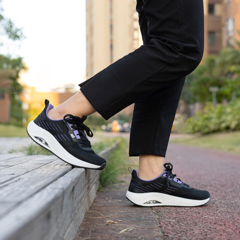 ephiza breathable-upper design keeps feet cool with a sock-like fit.