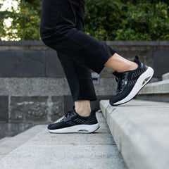 Ephiza breathable upper mesh keeps feet cool during activity.
