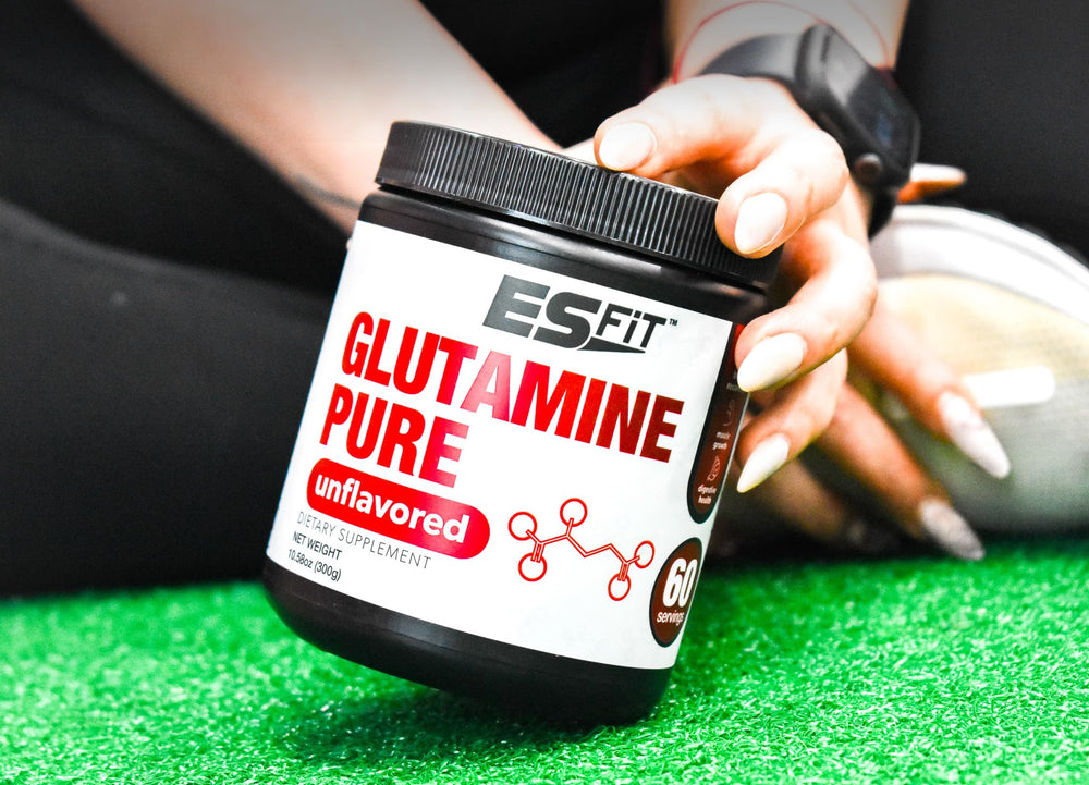 ES FIT Glutamine powder dissolving in water for quick mixing