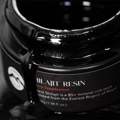 Everest Shilajit Resin lab-test certificate visible with batch label