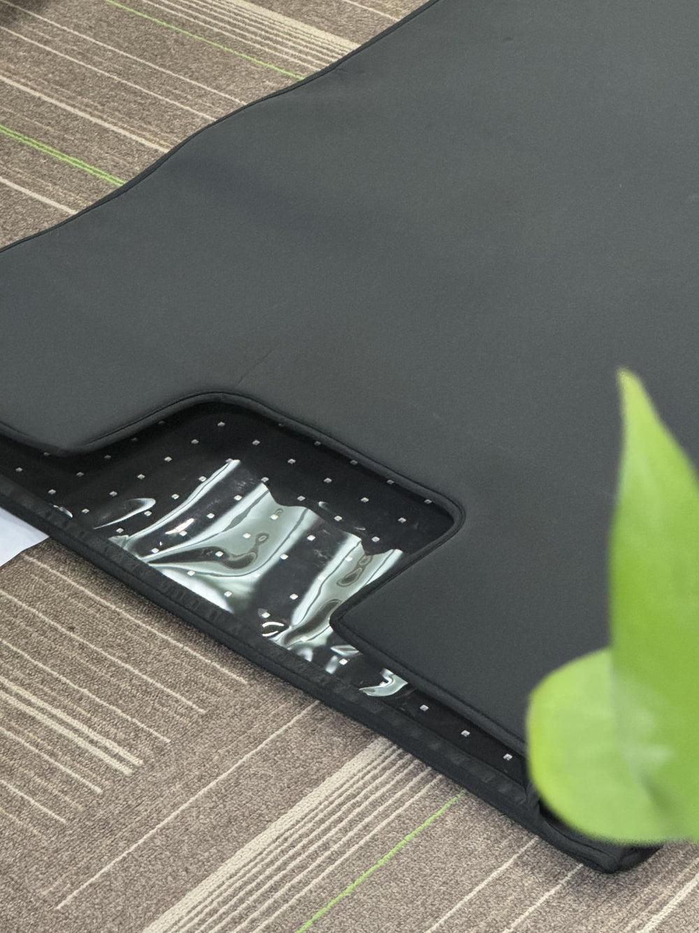Feangli in-use session image suggests relaxation and potential recovery support.