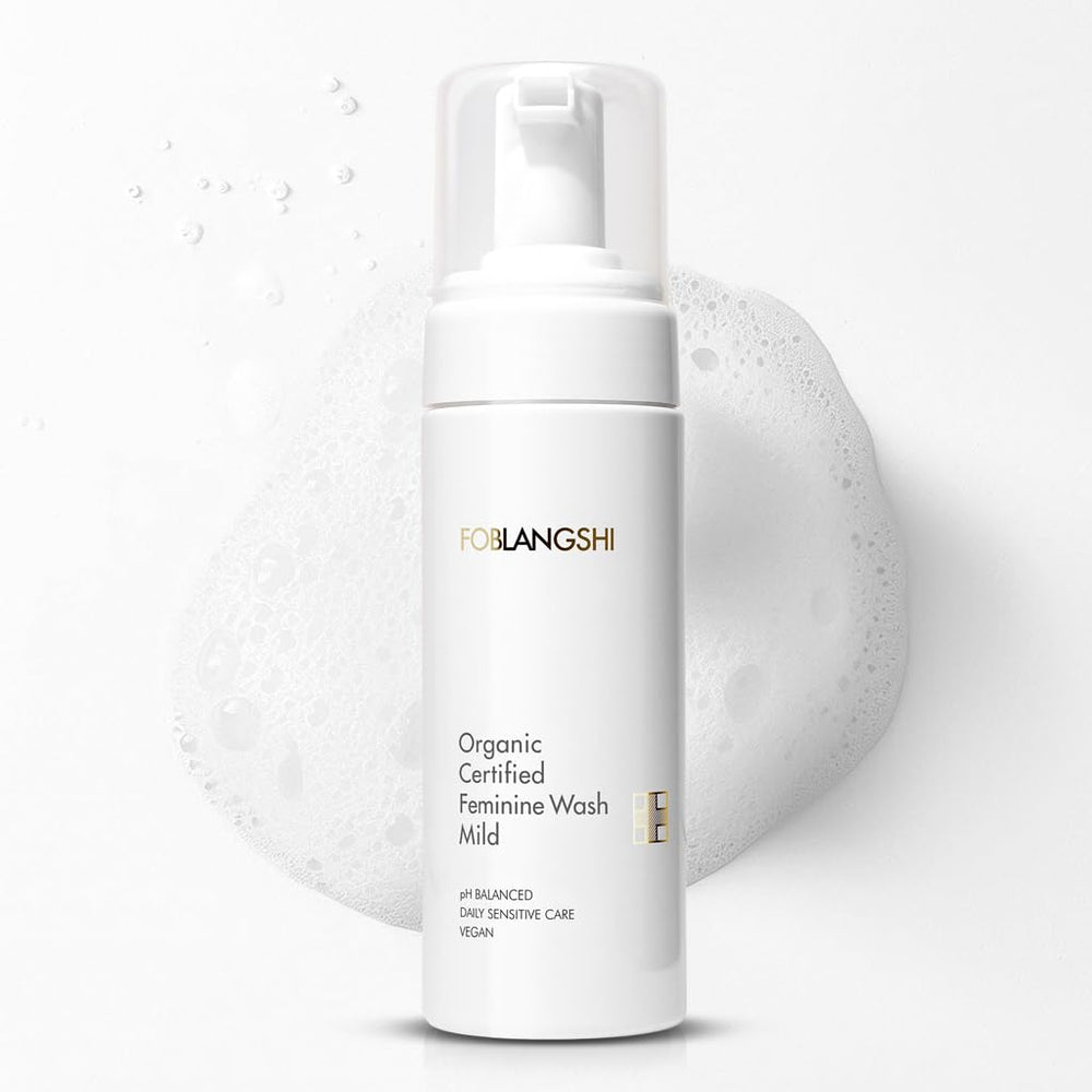 Foblangshi bottle with foam for a gentle daily cleanse on sensitive skin.