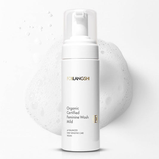 Foblangshi bottle with foam for a gentle daily cleanse on sensitive skin.