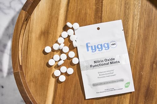 Close-up of Fygg NOX mint showing smooth texture and sugar-free freshness.