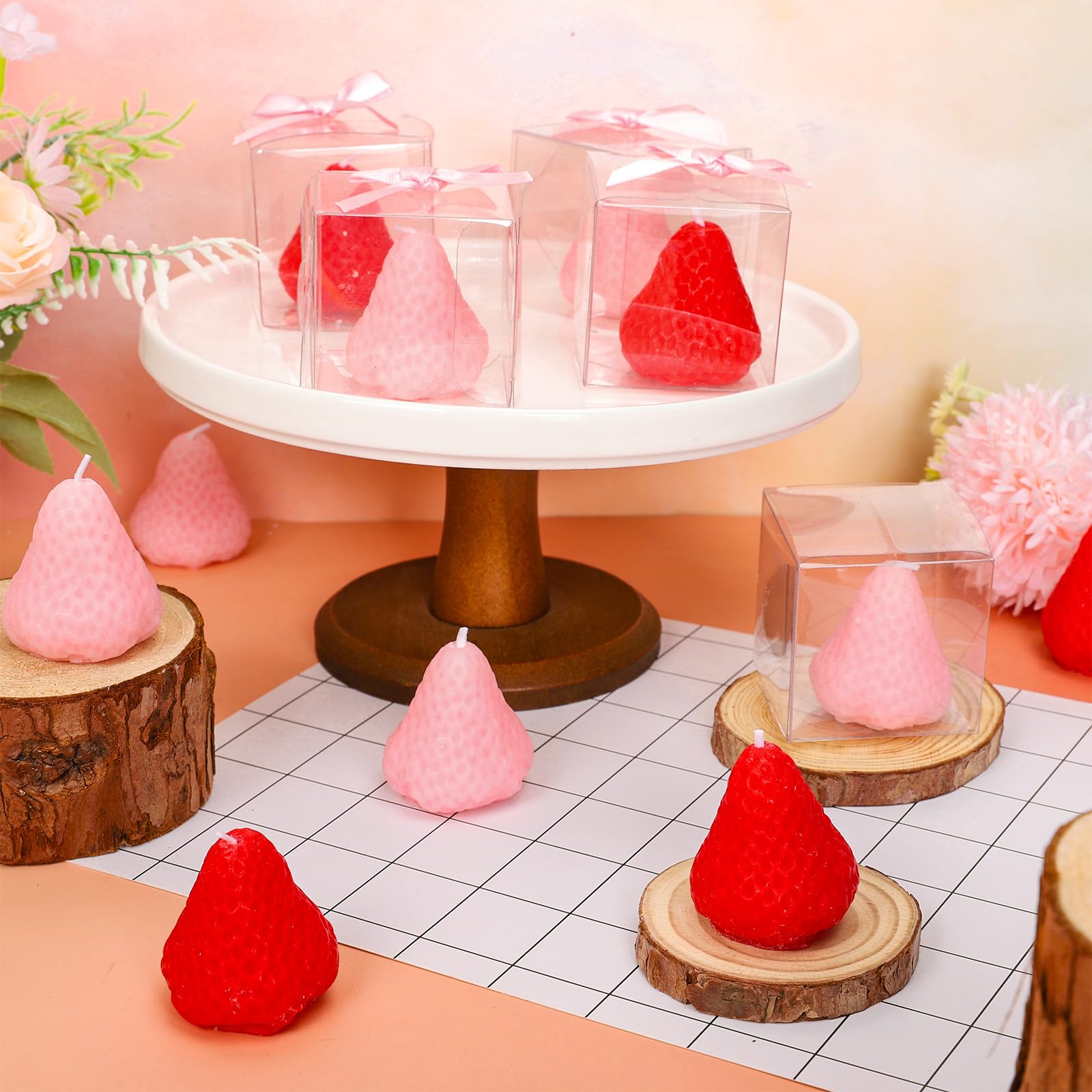 FYSUIMU scented strawberry candles release a fruity aroma for celebrations.