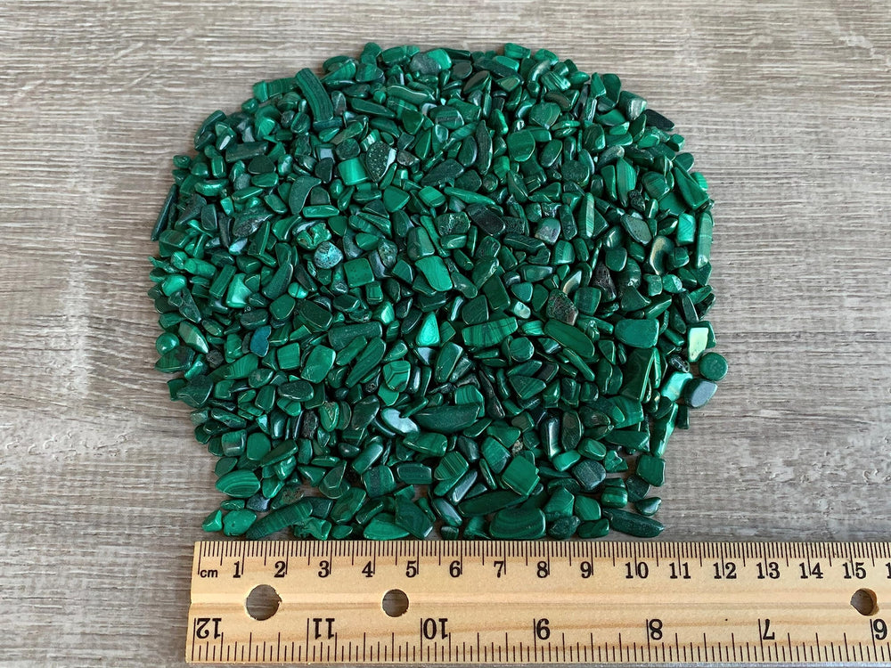 GAF TREASURES Malachite Chips 3–12 mm for versatile projects.