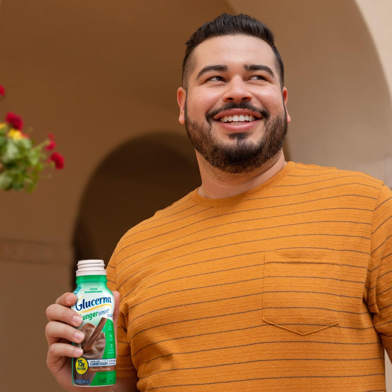 Glucerna Hunger Smart nutrition label emphasizes CARBSTEADY and 15g protein per serving.