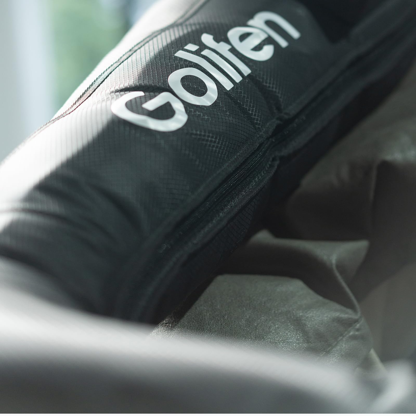 Golifen Leg Massager features five air chambers for full-leg coverage during therapy.