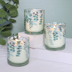 GORGE MOMENT eucalyptus candle with leaf pattern in green glass for calming ambiance.