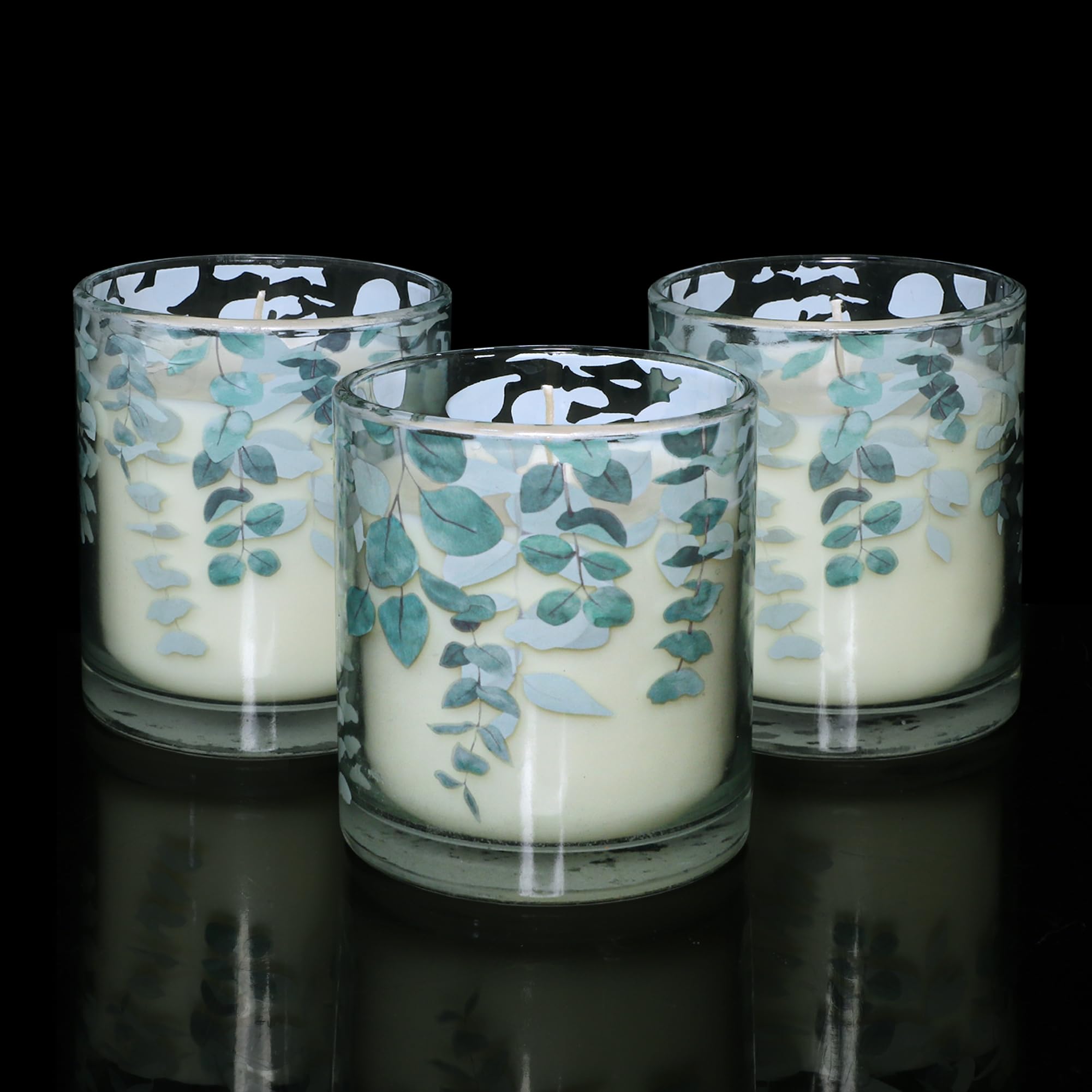 GORGE MOMENT eucalyptus candle closeup reveals soy wax detail for a clean burn.
