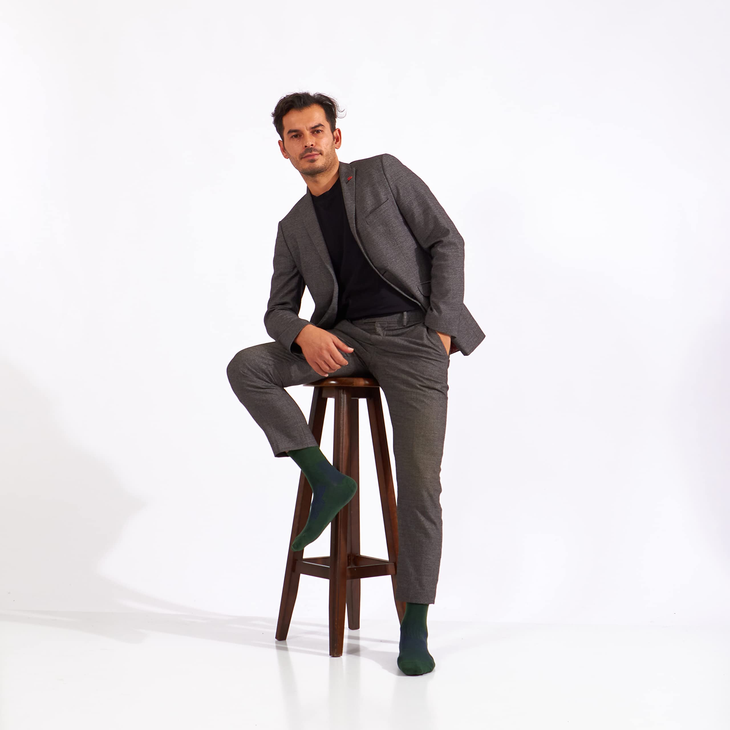 GoWith Diabetic Socks Gray Crew Gift Box — ready-to-gift presentation enhances gifting experience.