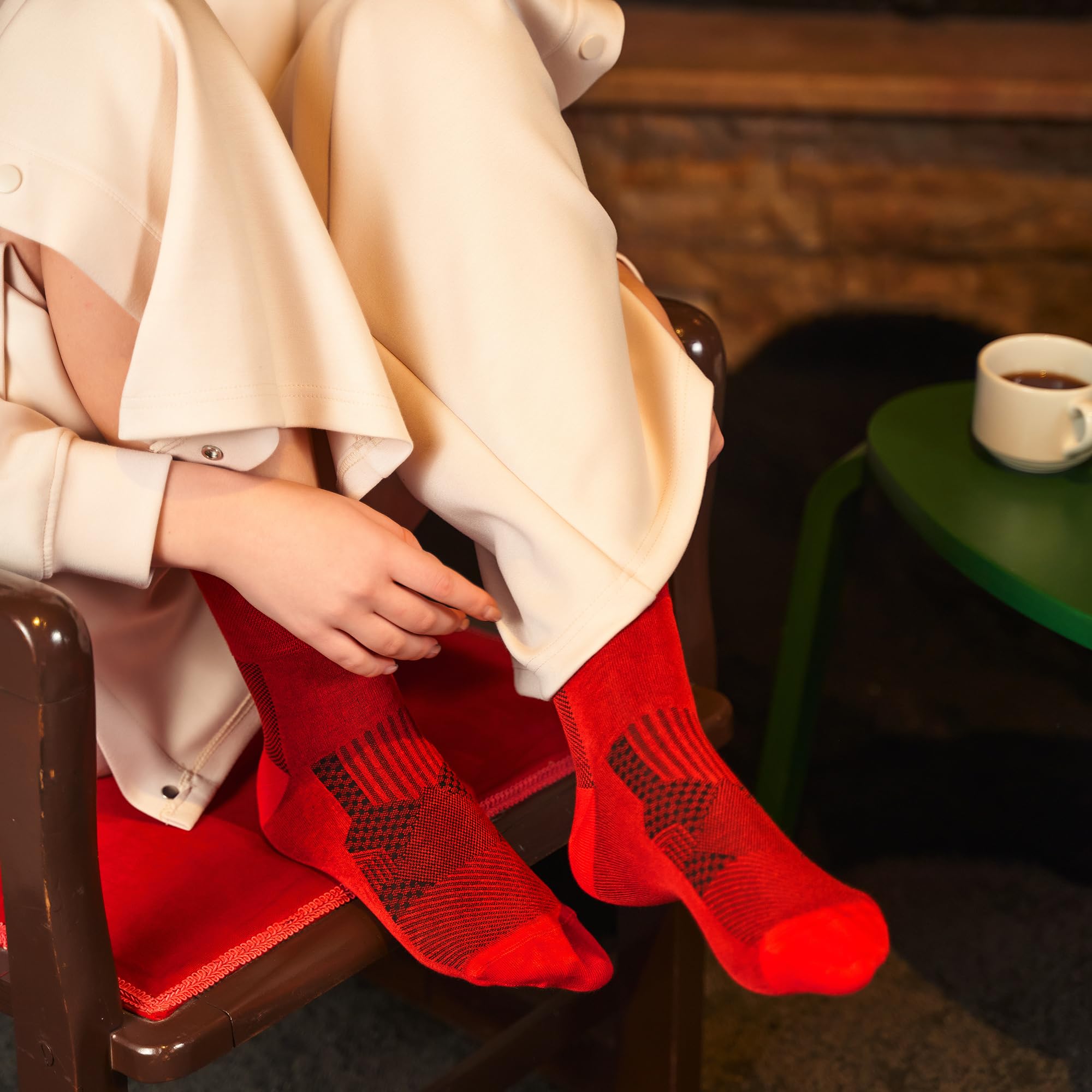 GoWith diabetic socks moisture-wicking bamboo rayon keeps feet dry.
