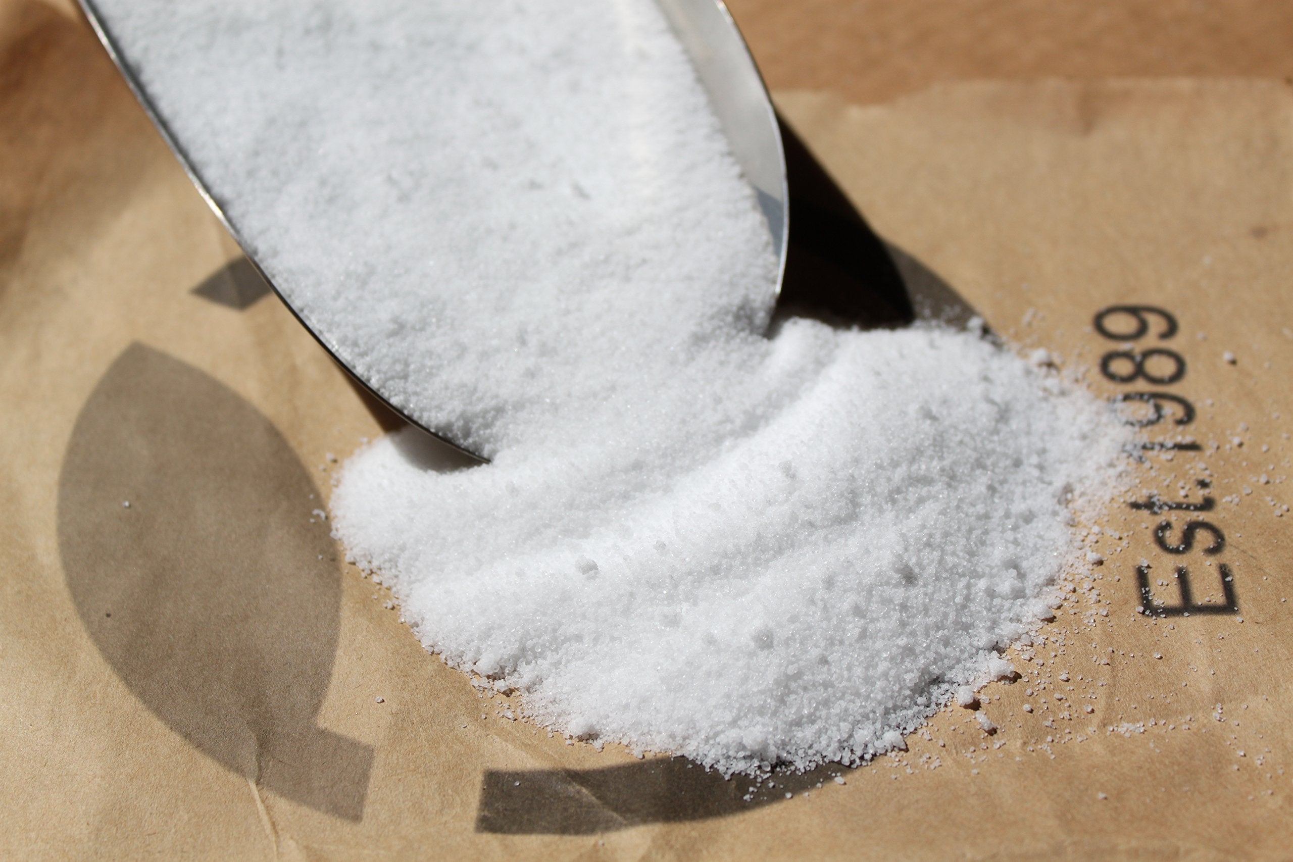 Greenway Biotech Magnesium Chloride powder dissolving in water for easy beverage mixing.