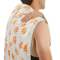 HELLOMOTO heating pad with a machine-washable cover for easy cleanup.