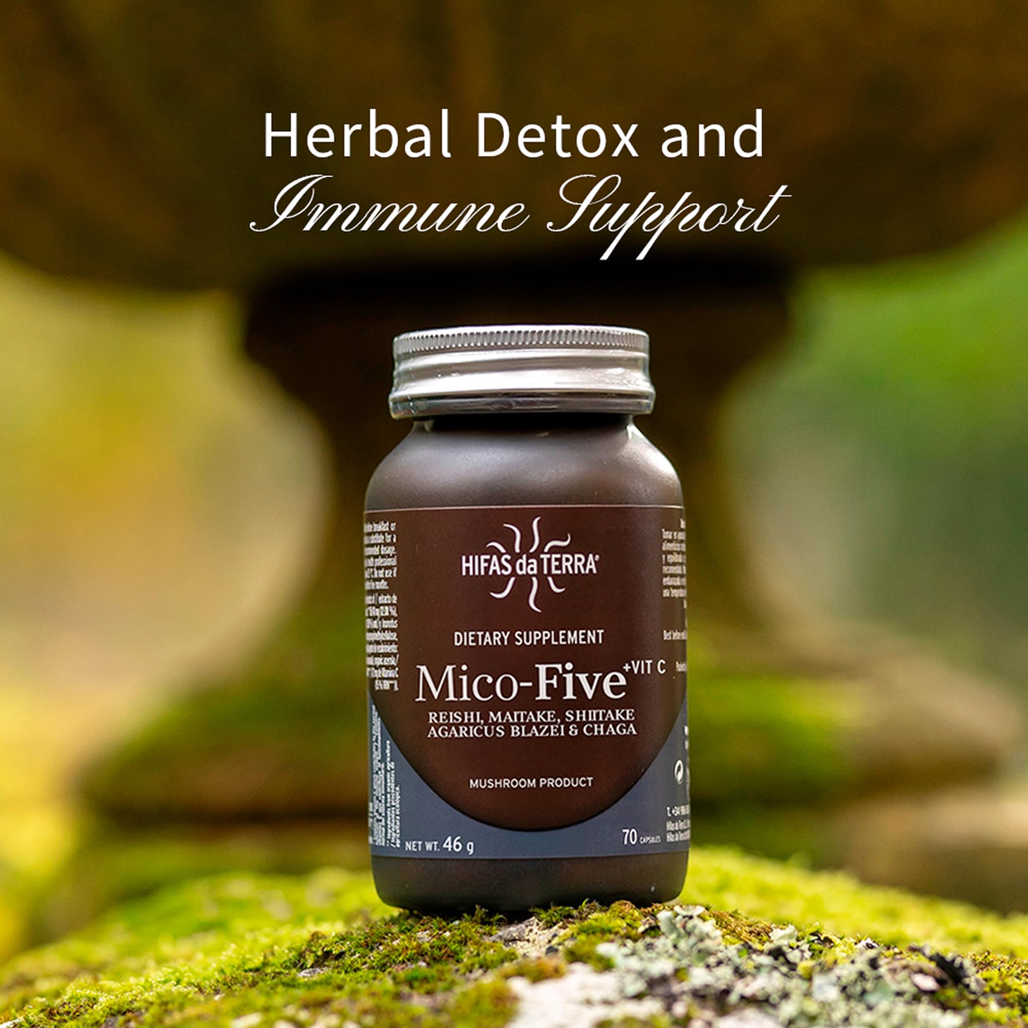 HIFAS DA TERRA Mico-Five mushroom blend powder in a scoop, ready to mix.